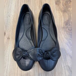 Børn Molly Black Leather Bow Ballet Flats
Size 7M EUC